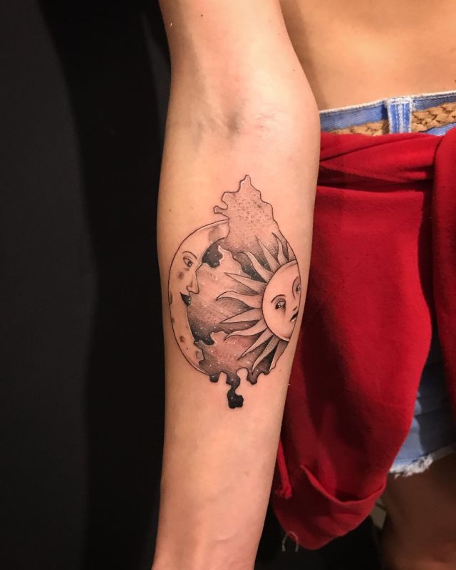 Tatouages De Lunes Et De Soleils Pour Les FEMMES