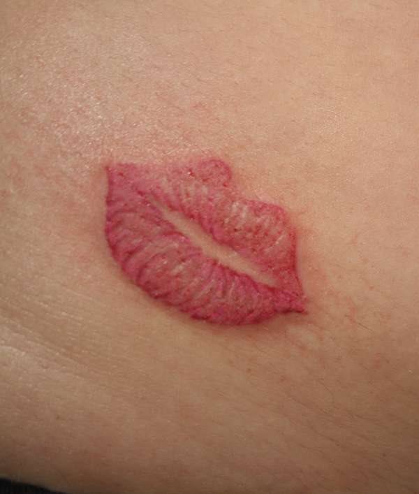 55 Tatouages de rouge à lèvres (bisous) ou labial : Galerie