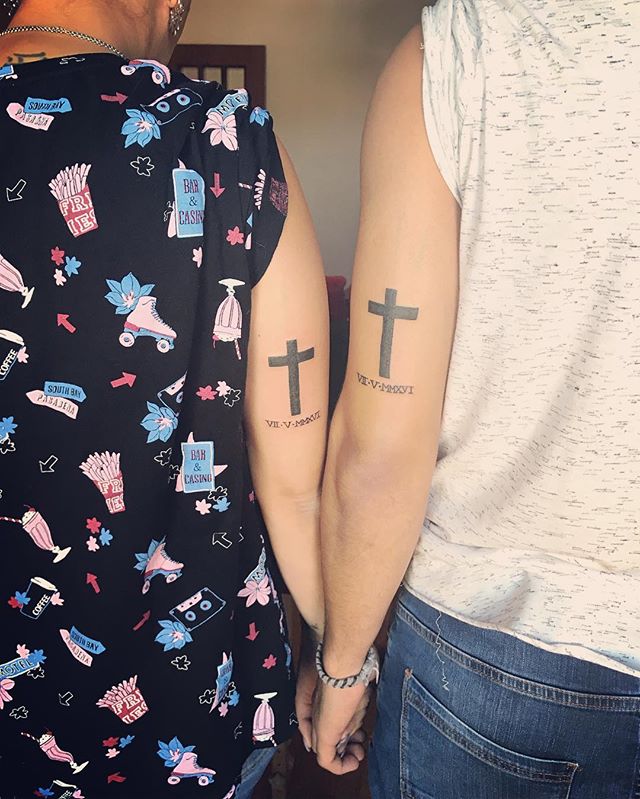 Quelle est la signification des tatouages de croix?