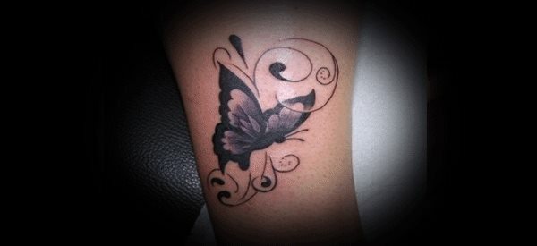 tatuajes en la muñeca de mariposas