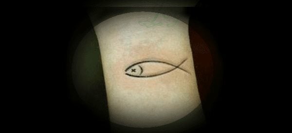 peces, tatuajes en la muñeca pequeños