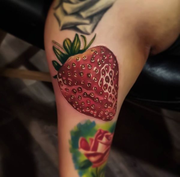 Que symbolise une fraise sur un tatouage?