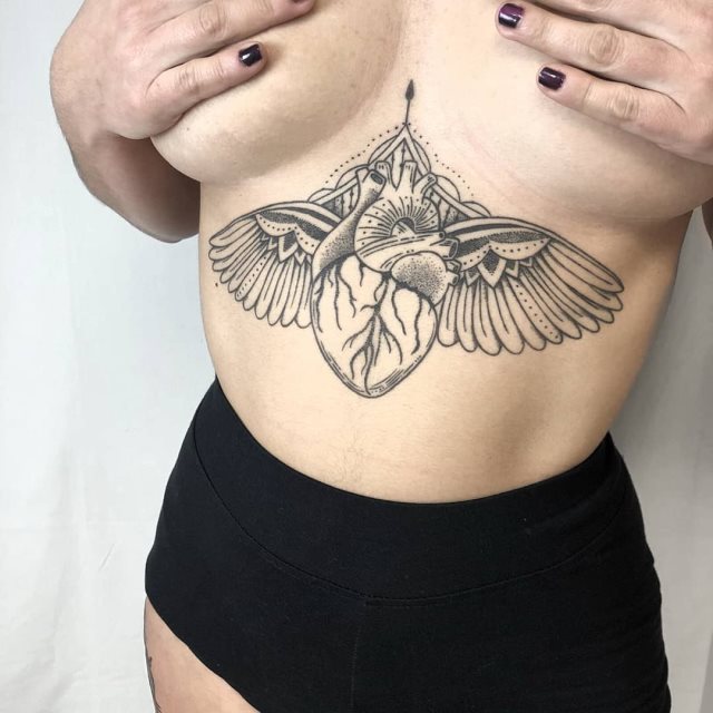 tattoo feminin ailes 04