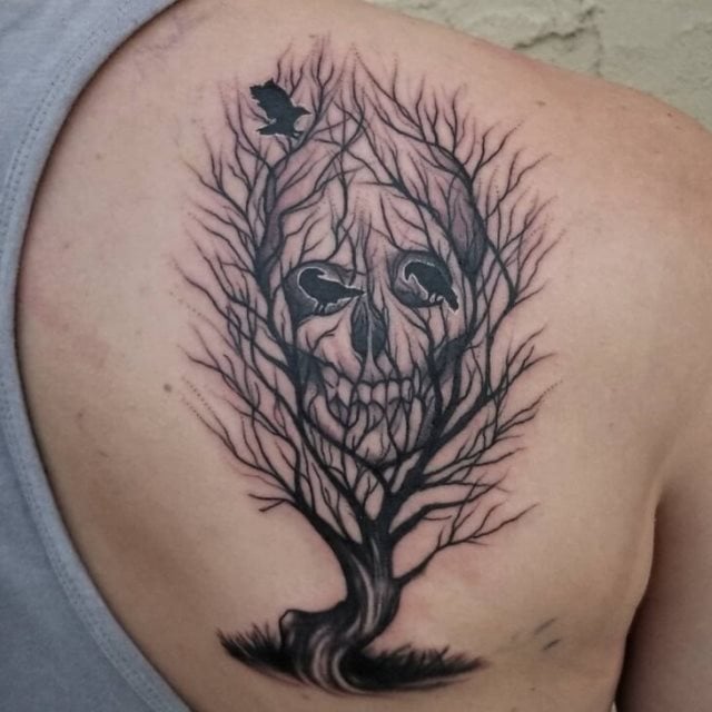 tattoo feminin arbre 01