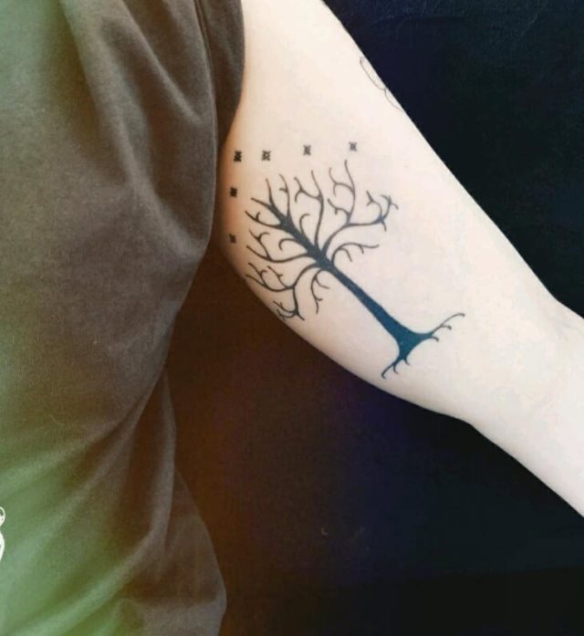 tattoo feminin arbre 02