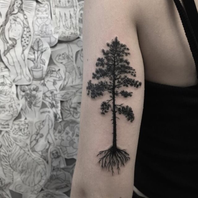 tattoo feminin arbre 05
