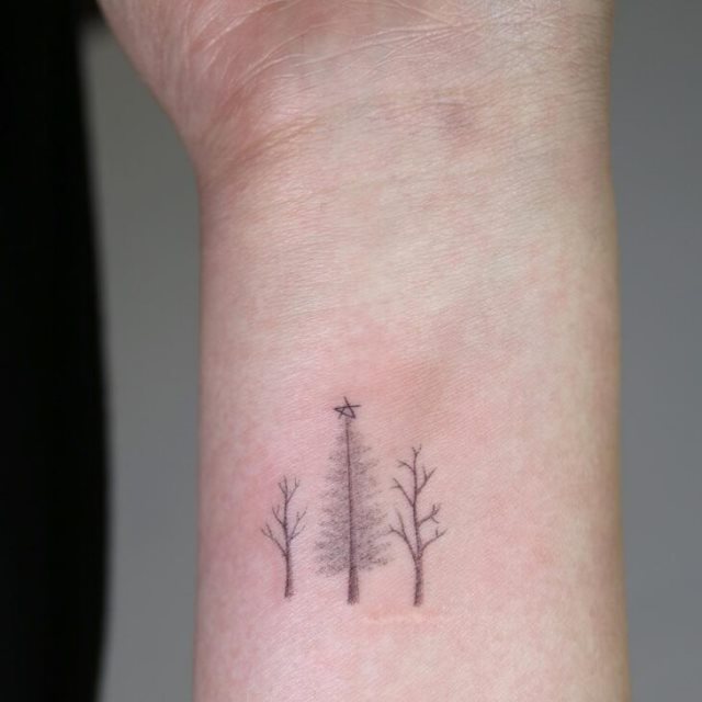 tattoo feminin arbre 09