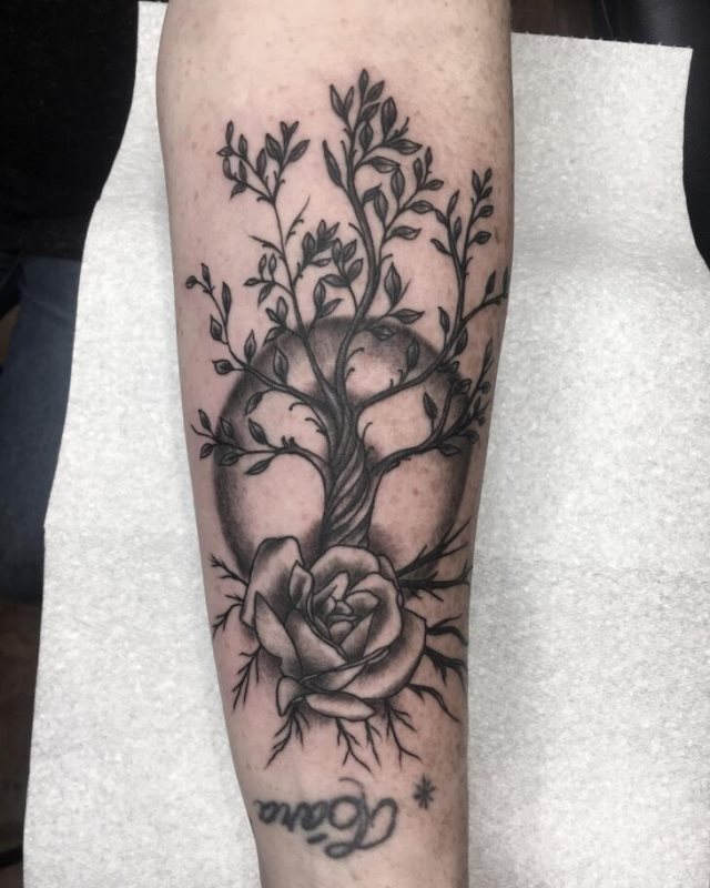 tattoo feminin arbre 19