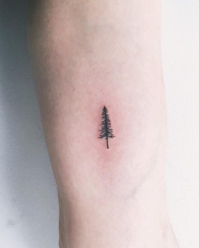 tattoo feminin arbre 20