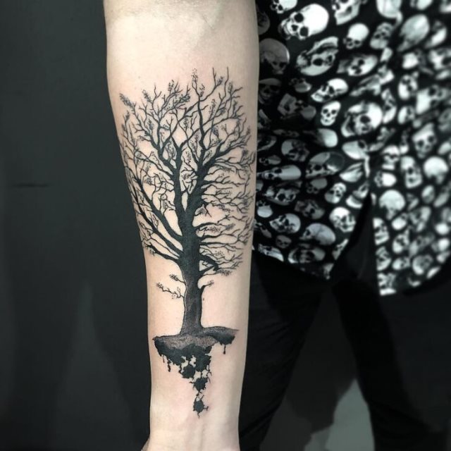 tattoo feminin arbre 23