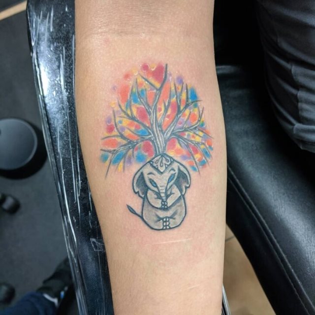 tattoo feminin arbre 25