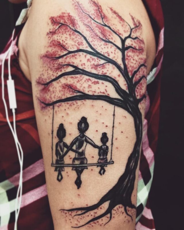tattoo feminin arbre 28