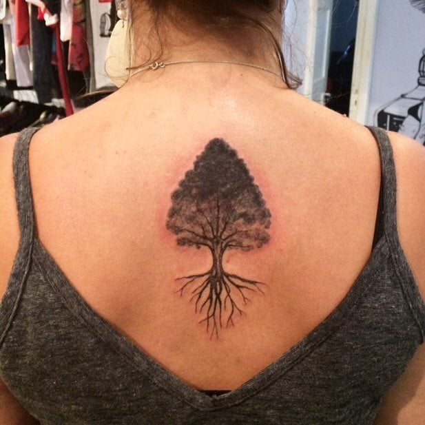 tattoo feminin arbre 29
