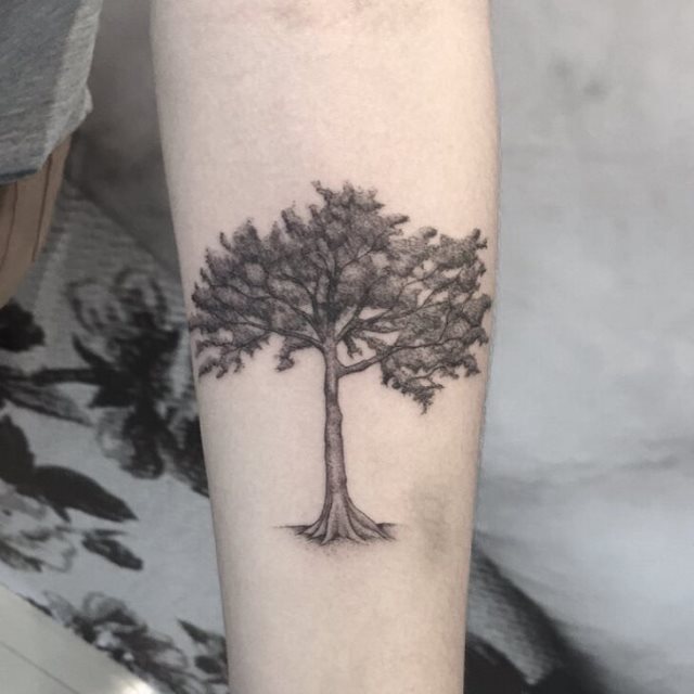 tattoo feminin arbre 35