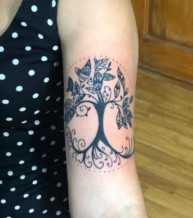 tattoo feminin arbre 45