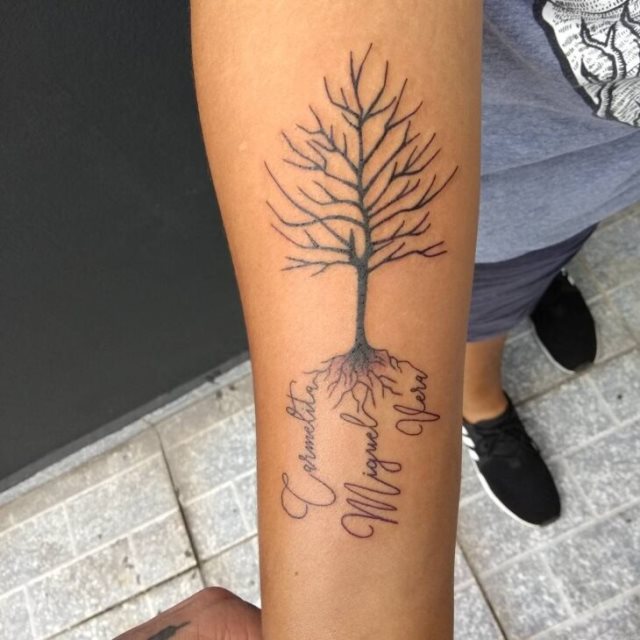 tattoo feminin arbre 51