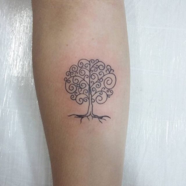 tattoo feminin arbre 58
