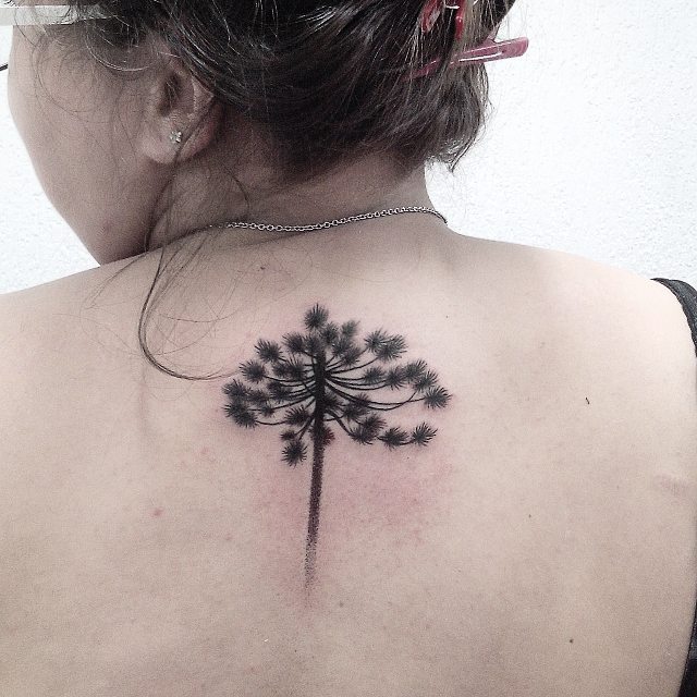 tattoo feminin arbre 61