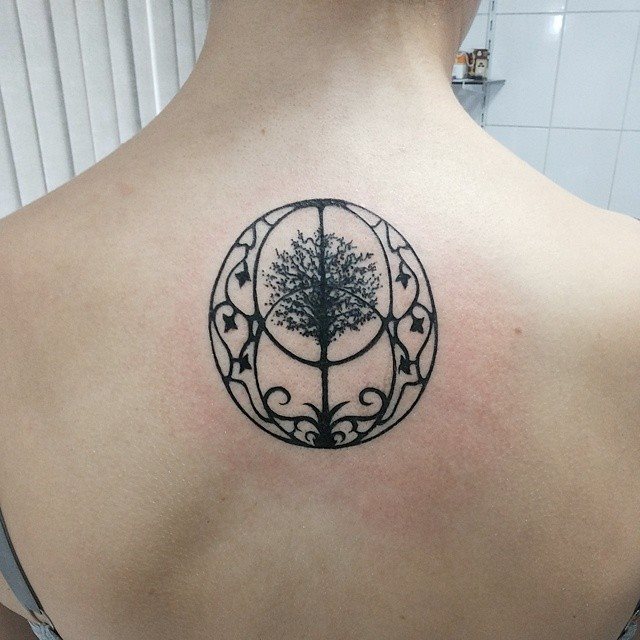 tattoo feminin arbre 65