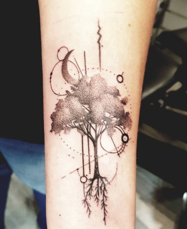 tattoo feminin arbre 73