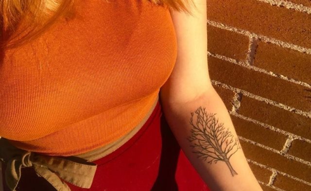 tattoo feminin arbre 81