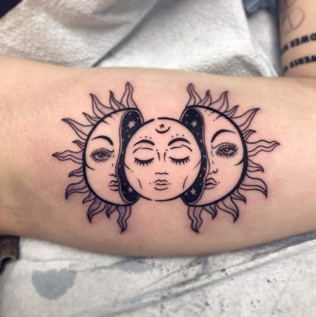tattoo feminin de lune 10