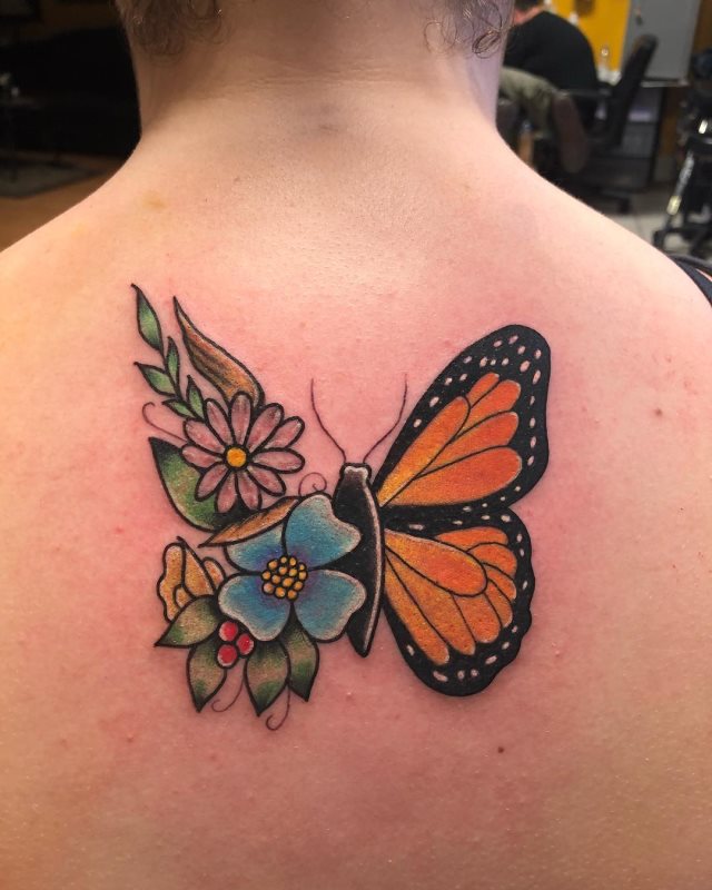 tattoo feminin de papillon 02