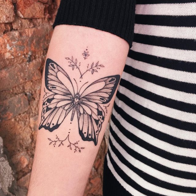 tattoo feminin de papillon 03