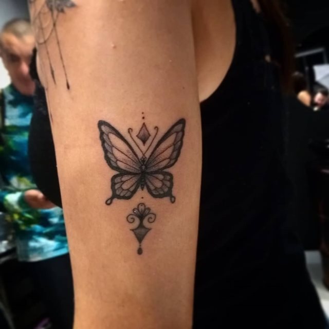 tattoo feminin de papillon 06