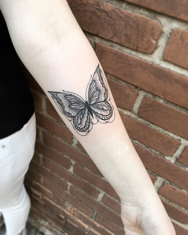 tattoo feminin de papillon 08