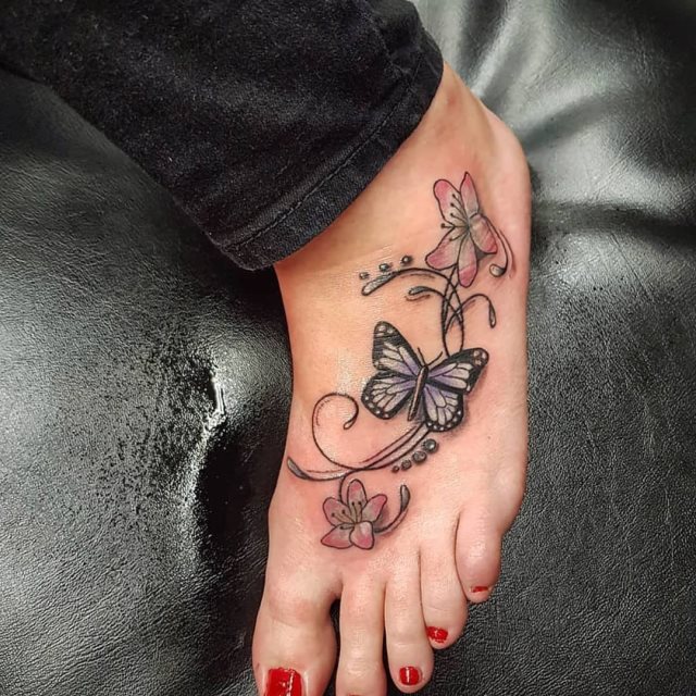 tattoo feminin de papillon 106