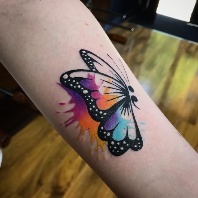 tattoo feminin de papillon 107