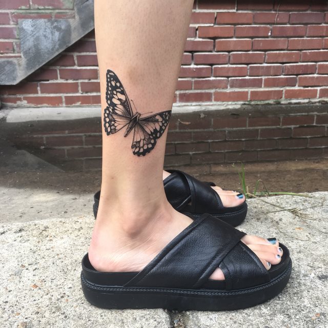 tattoo feminin de papillon 110