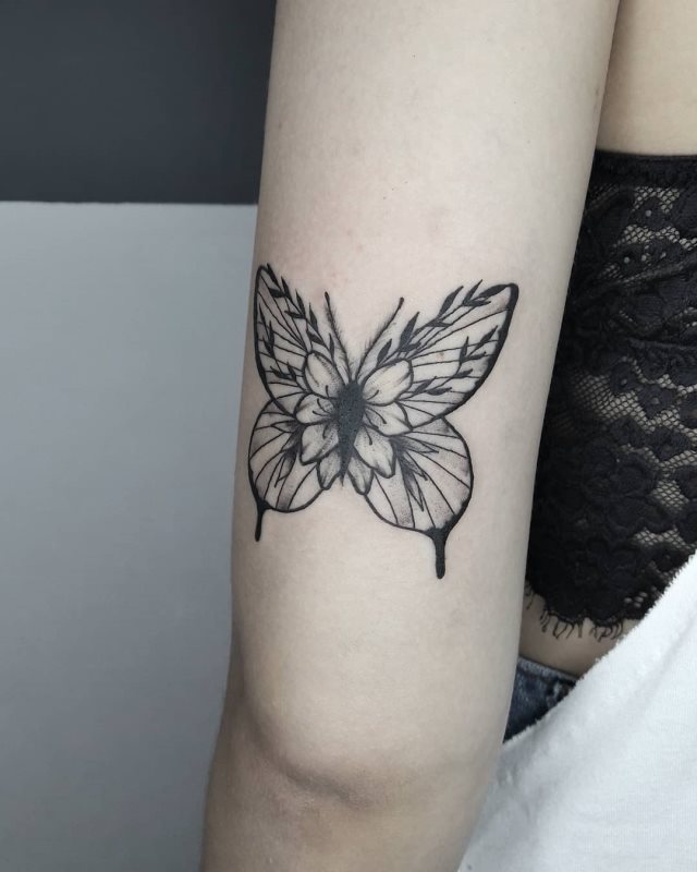 tattoo feminin de papillon 115