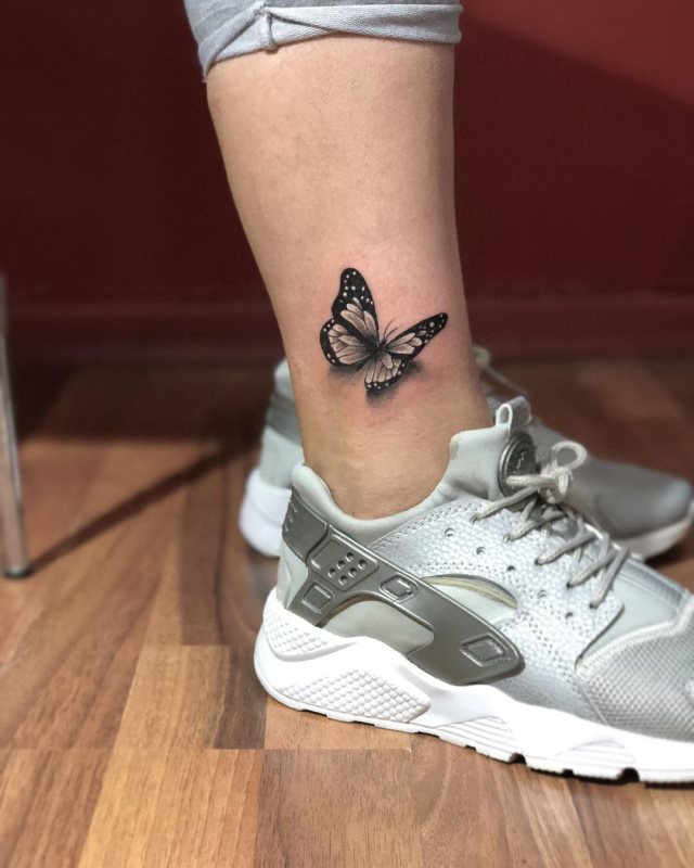 tattoo feminin de papillon 116