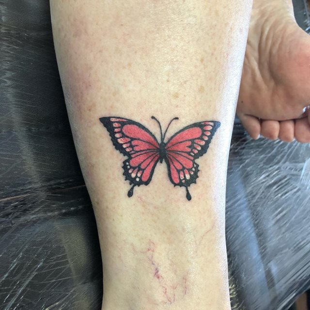 tattoo feminin de papillon 118