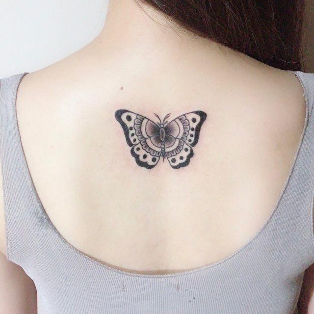 tattoo feminin de papillon 12