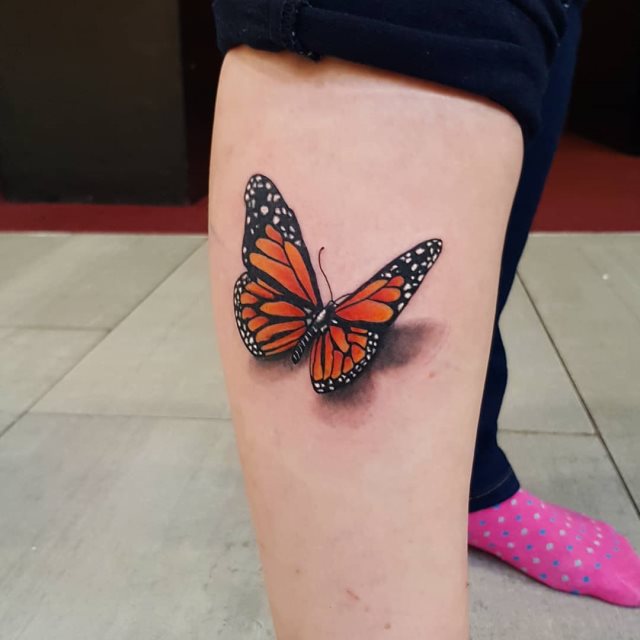 tattoo feminin de papillon 120
