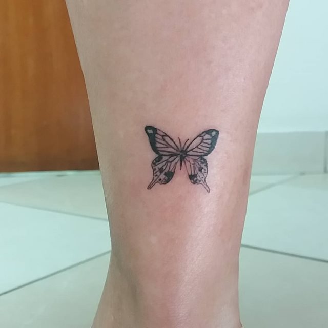 tattoo feminin de papillon 124
