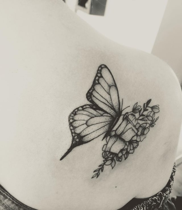tattoo feminin de papillon 125