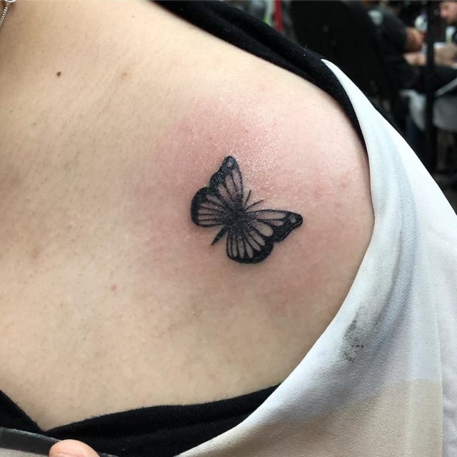 tattoo feminin de papillon 132