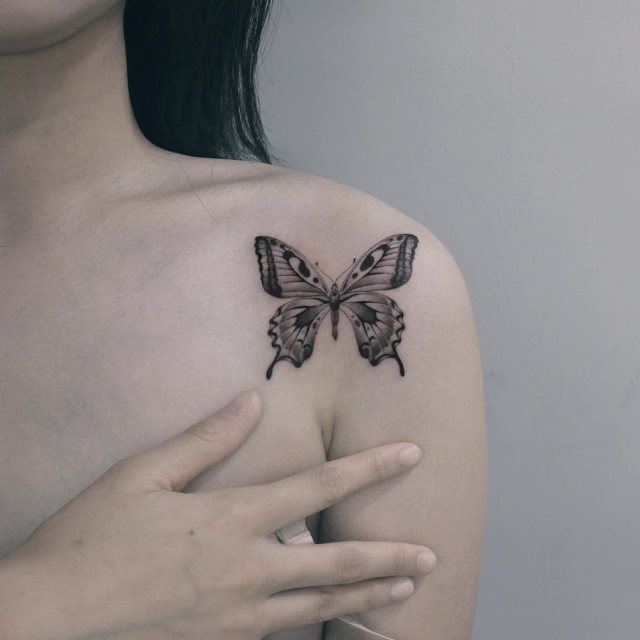 tattoo feminin de papillon 134