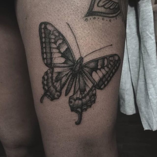 tattoo feminin de papillon 137