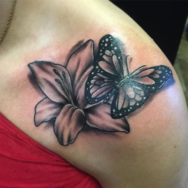 tattoo feminin de papillon 143