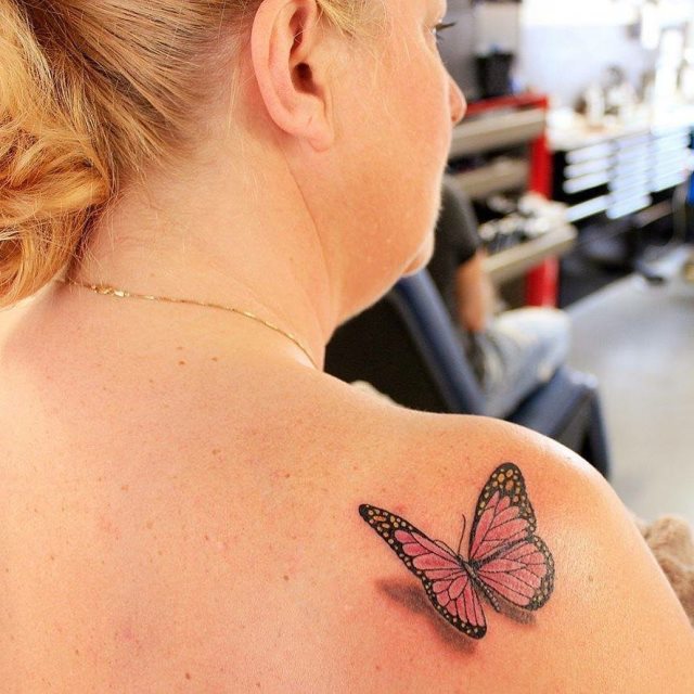 tattoo feminin de papillon 146
