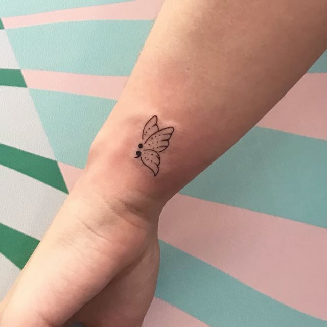 tattoo feminin de papillon 151