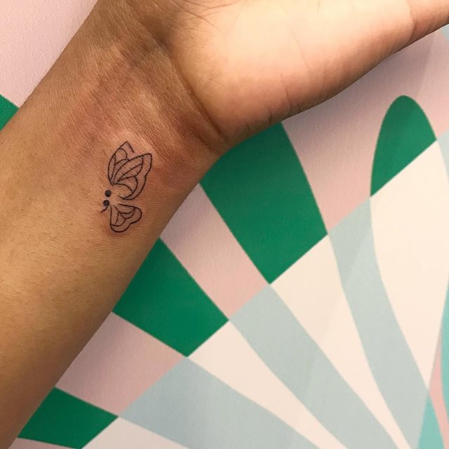 tattoo feminin de papillon 153