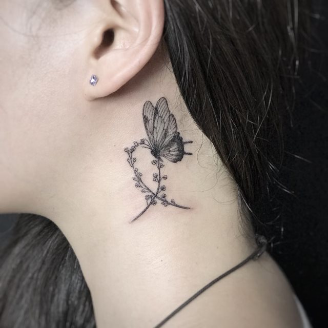 tattoo feminin de papillon 154