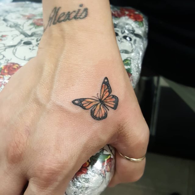 tattoo feminin de papillon 160