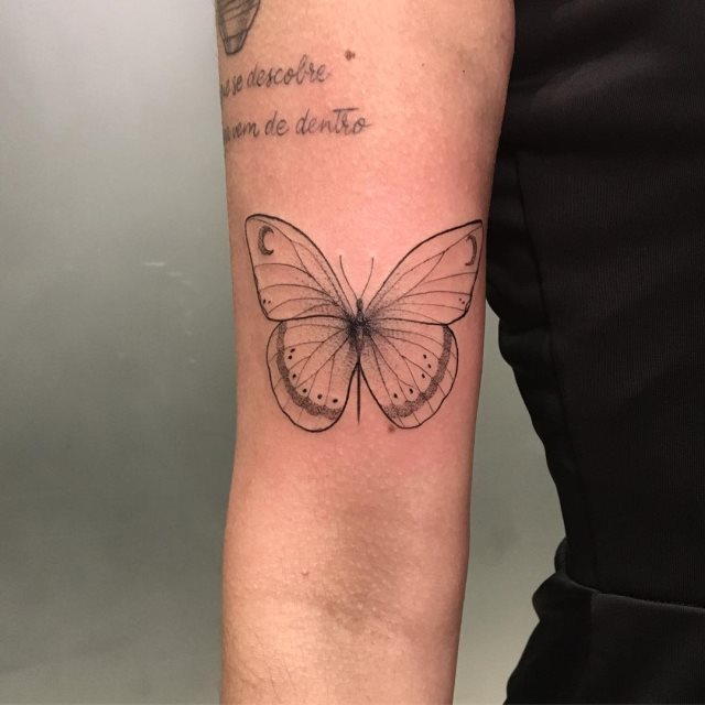tattoo feminin de papillon 17